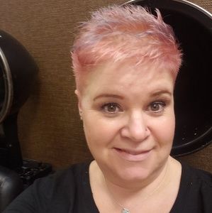 Meet your Posher, Adria